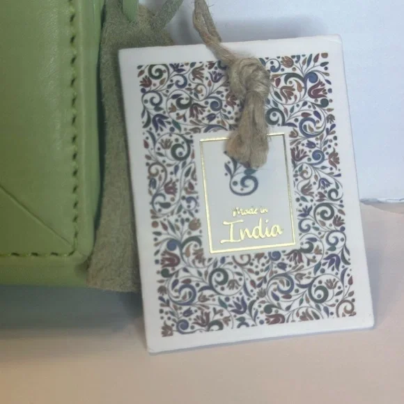 Handcrafted by Artisans Medium Woven Genuine Leather Bi-Fold Wallet. (D237) - Picture 2 of 7